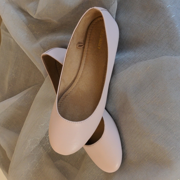 Old Navy 'Leather' Ballet Flats 9 - Picture 2 of 3